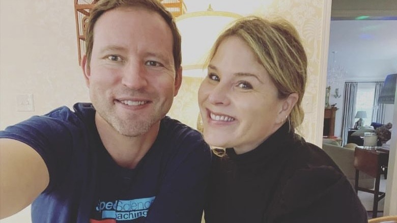 Henry Hager e Jenna Bush Hager posano per un selfie del 2023