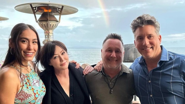 Shannen Doherty posa con gli amici