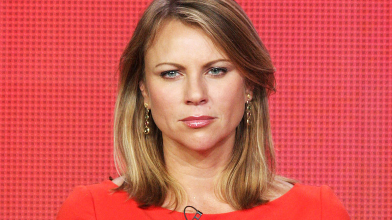 Lara Logan con aria severa