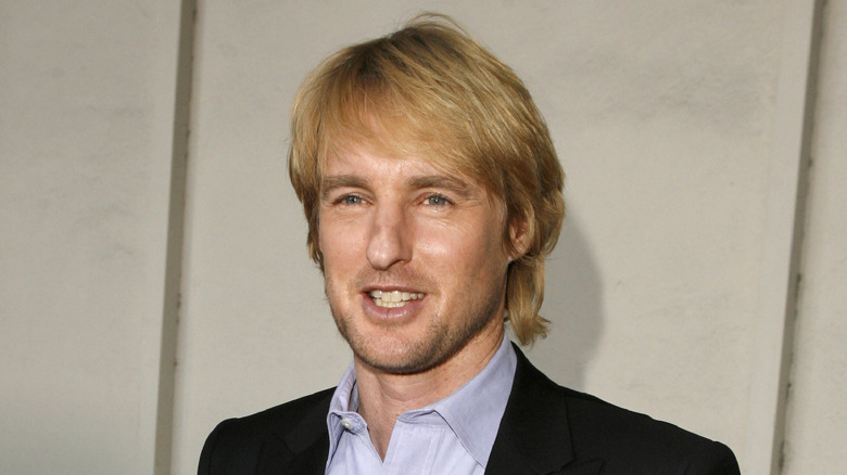 Owen Wilson sorride per una foto