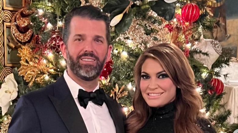 Donald Trump Jr. e l'albero di Natale di Kimberly Guilfoyle