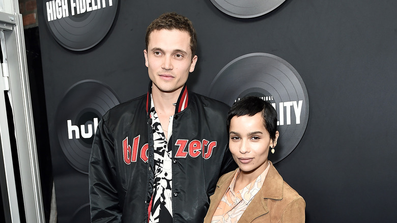 Zoe Kravitz e Karl Glusman in posa