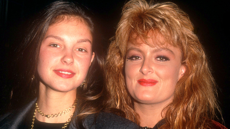 Wynonna Judd, Ashley Judd sorride