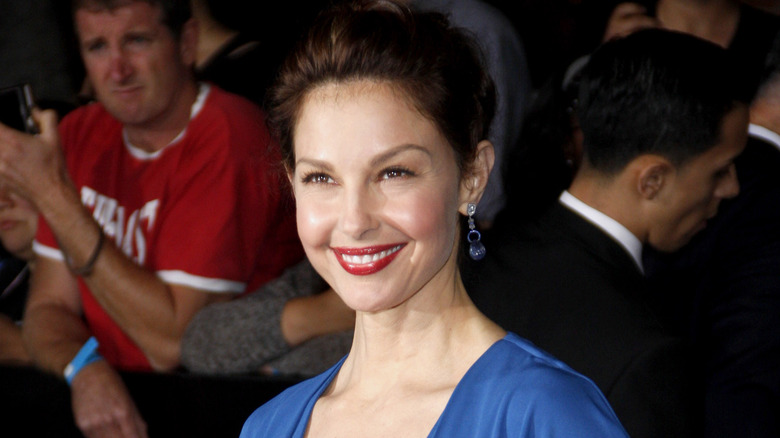 Ashley Judd sorride