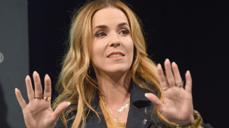 Rachel Hollis, parlando