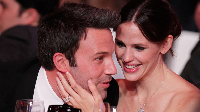 Ben Affleck e Jennifer Garner sorridono