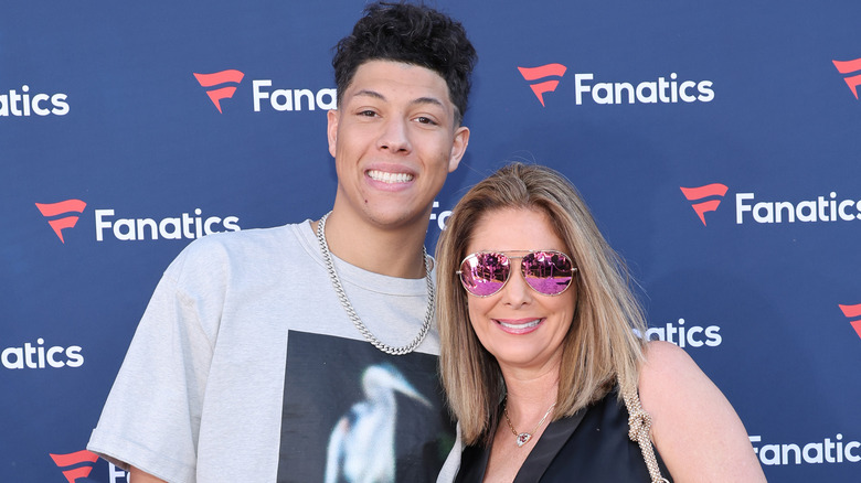 Jackson e Randi Mahomes sul red carpet