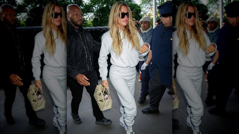 Khloé Kardashian cammina in tuta