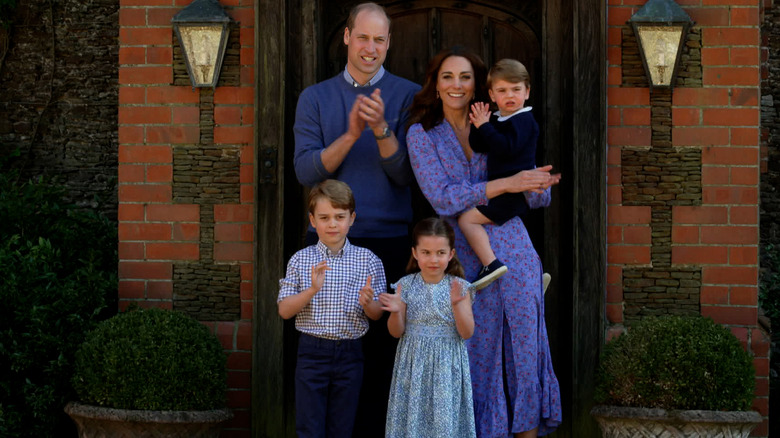 La famiglia Wales applaude fuori