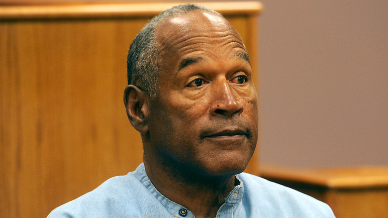 OJ Simpson durante un'udienza per la libertà vigilata