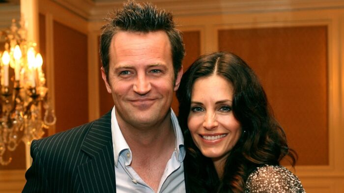 Courteney Cox ricorda Matthew Perry con una clip del loro Bond dietro le quinte