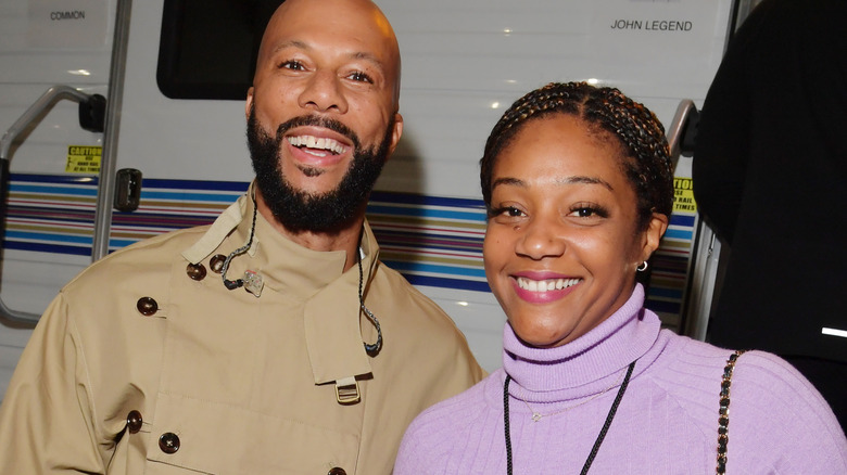 Common, Tiffany Haddish sorride l'una accanto all'altra