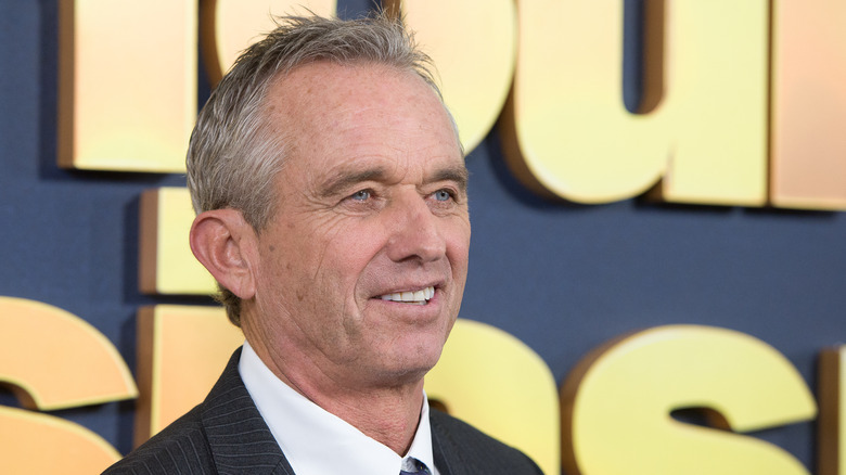 RFK Jr. sorride