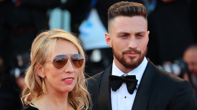 Sam e Aaron Taylor-Johnson abiti formali