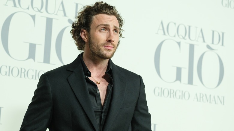 Aaron Taylor-Johnson in posa