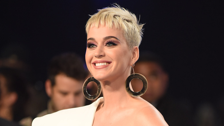 Katy Perry posa agli MTV Music Awards nel 2017