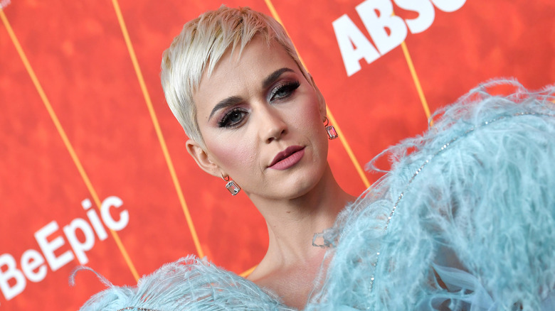 Katy Perry si esibisce al Jingle Ball 2019