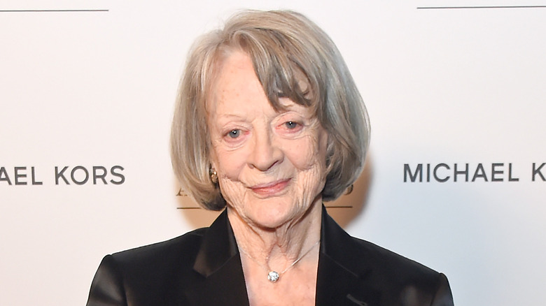 Maggie Smith sorride