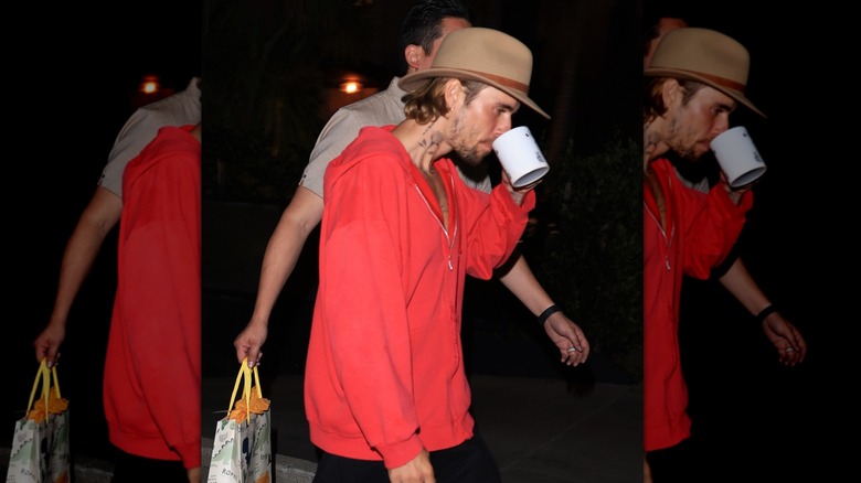 Cappello a forma di tazza da bere di Justin Bieber