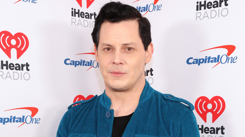 Jack White si esibisce sul balcone