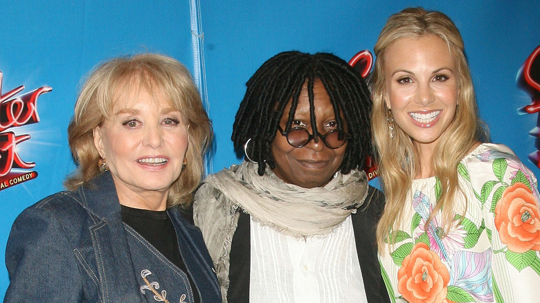 Barbara Walters, Whoopi Goldberg ed Elisabeth Hasselbeck sorridono