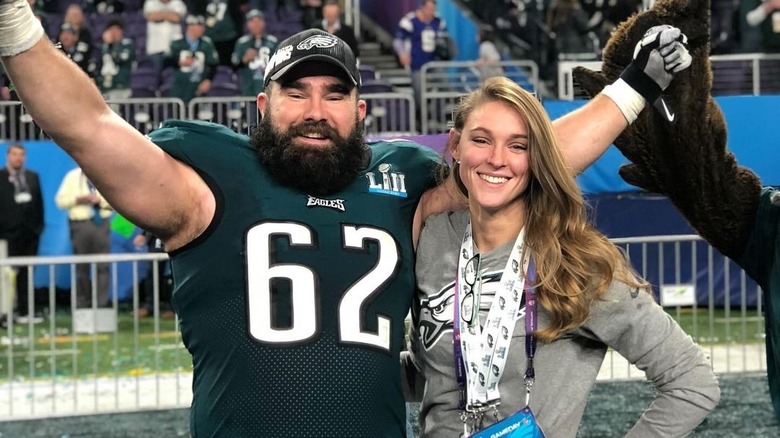 Jason e Kylie Kelce in posa