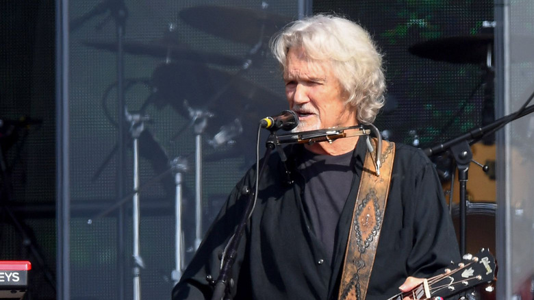 Kris Kristofferson sorride