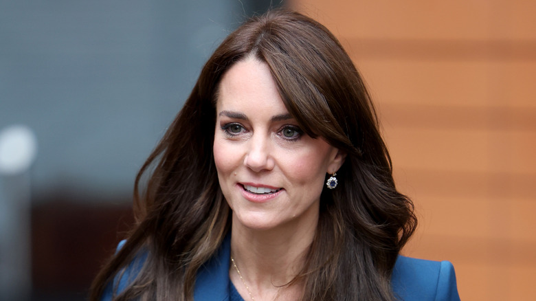 Kate Middleton indossa un blazer blu