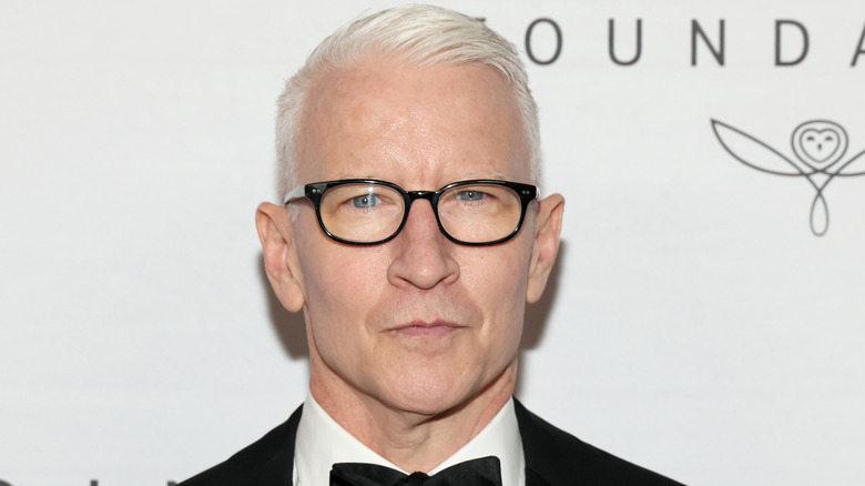 Anderson Cooper con gli occhiali