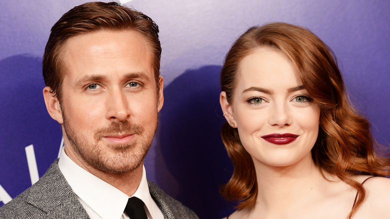 Ryan Gosling ed Emma Stone sorridono