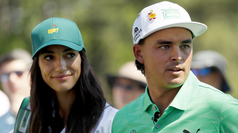 Rickie Fowler e Allison Stokke sul campo da golf