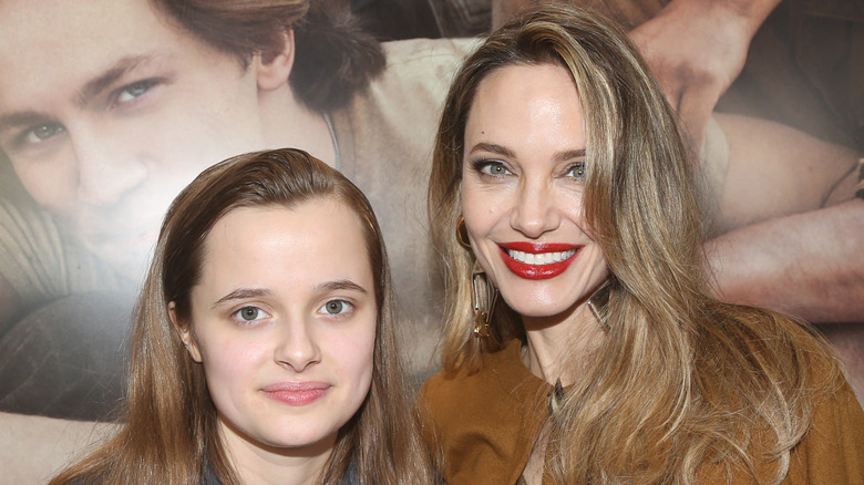 Vivienne Jolie-Pitt con Angelina Jolie