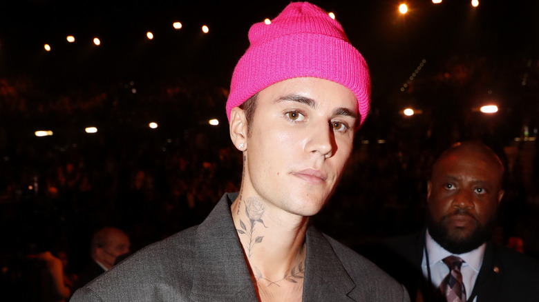 Cappello a cuffia rosa di Justin Bieber