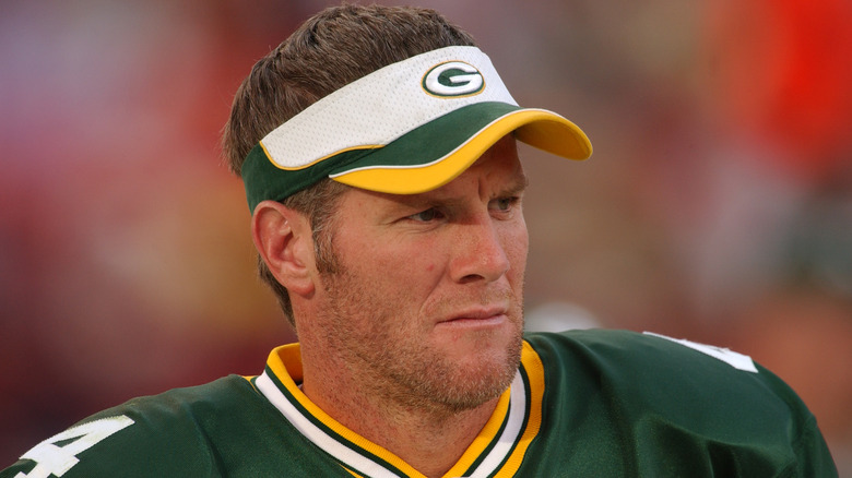 Brett Favre con aria severa