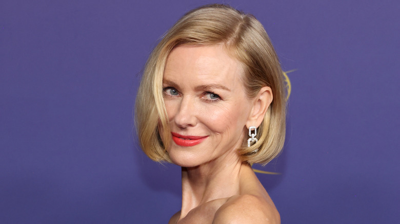 Naomi Watts sorride