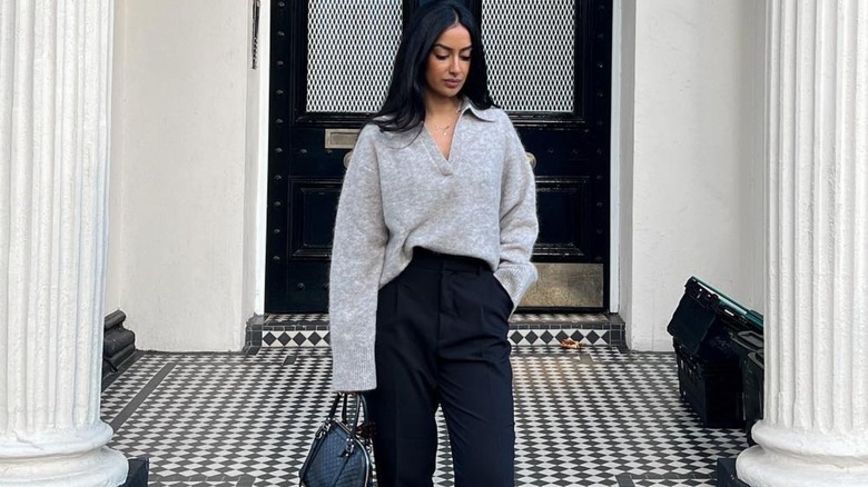 Maglione in maglia grigio con colletto a V