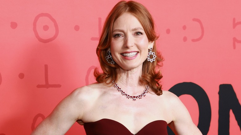 Alicia Witt sorridente sul red carpet