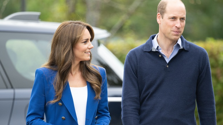 Kate Middleton e il principe William camminano