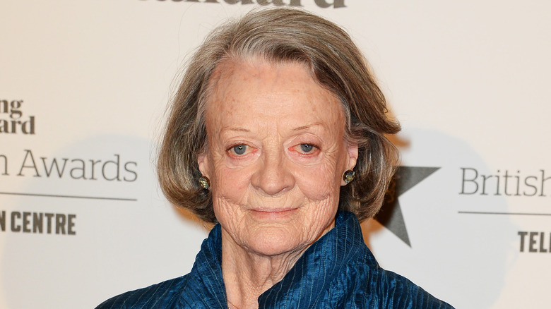 Maggie Smith sorride