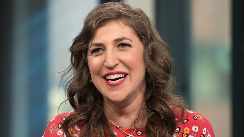 Mayim Bialik grande sorriso