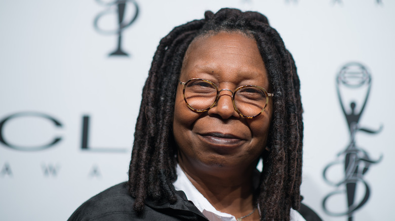 Whoopi Goldberd sorride 