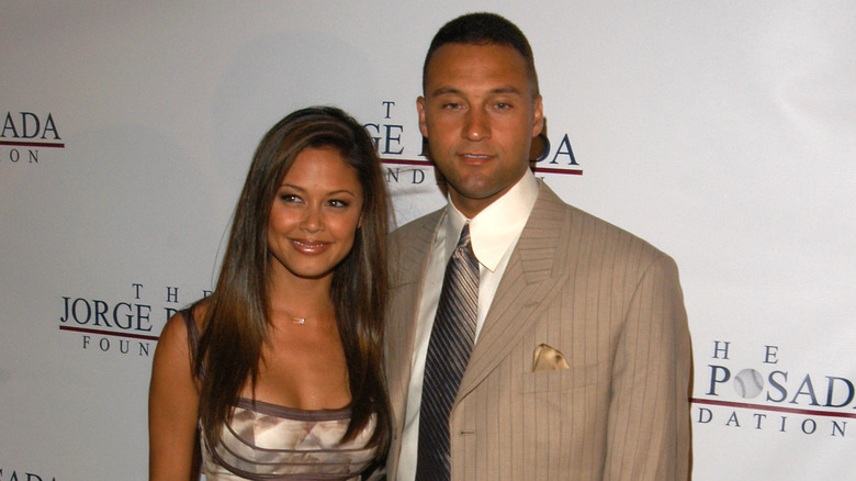 Vanessa Lachey e Derek Jeter sorridono