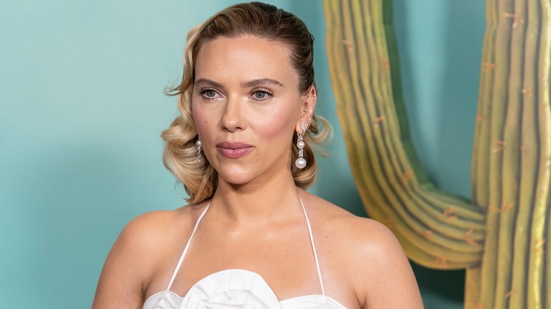 Scarlett Johansson sorride