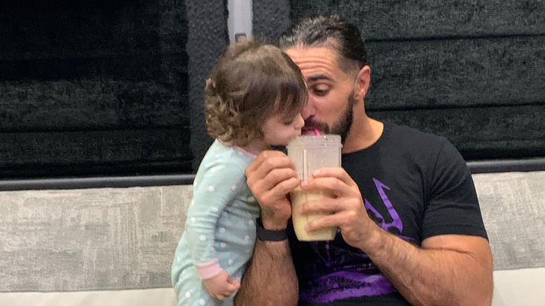 Seth Rollins con la figlia Roux