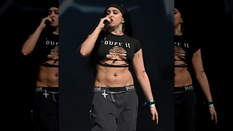 Lourdes Leon si esibisce sul palco