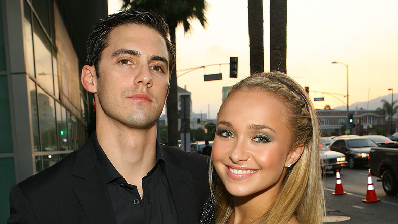 Milo Ventimiglia e Hayden Panettiere sorridono