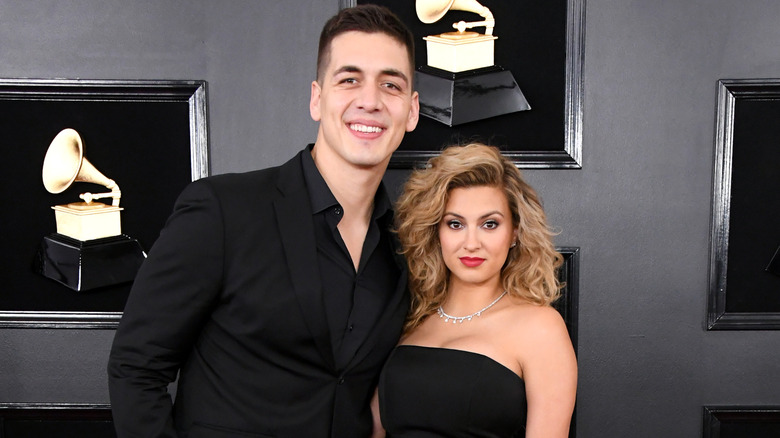 Andre Murillo e Tori Kelly in posa