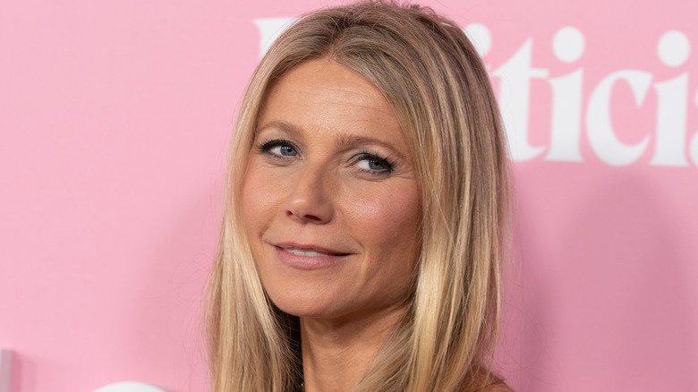 Fondale rosa Gwyneth Paltrow