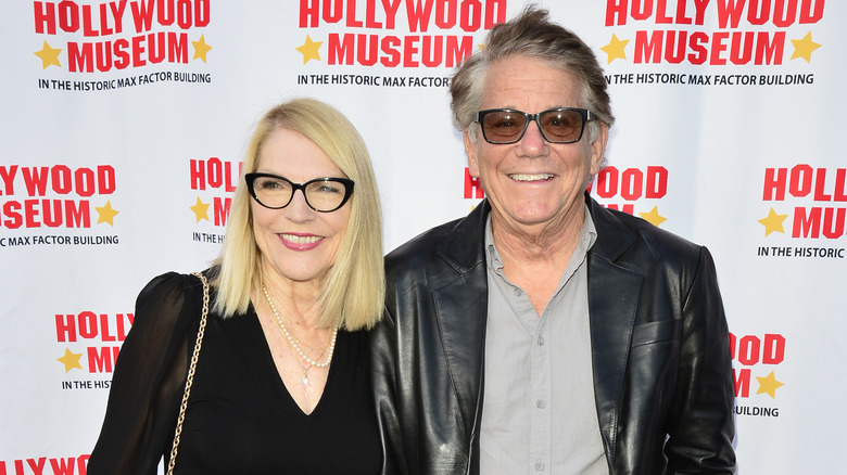 Sharon MaHarry e Anson Williams posano sul tappeto rosso