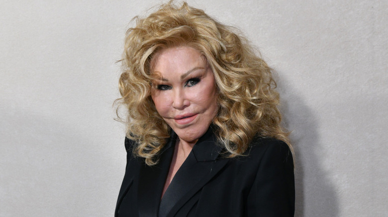 Jocelyn Wildenstein in posa